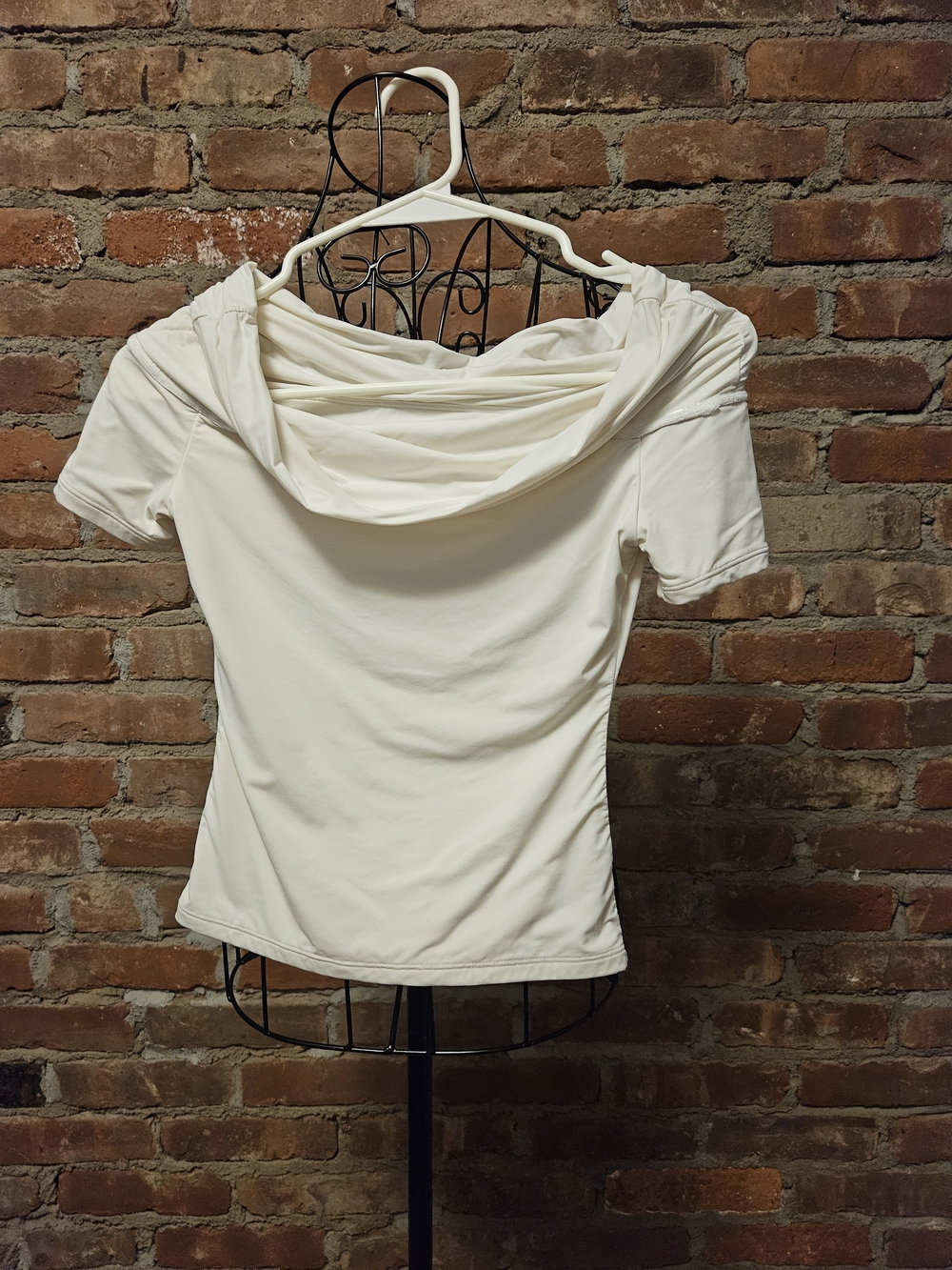Women’s Cream Off-the-Shoulder Short Sleeve Jersey Top